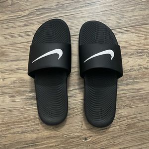 Gently Used Men’s Nike Slides